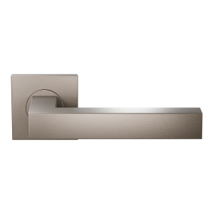 GPF132E door handle on rose
